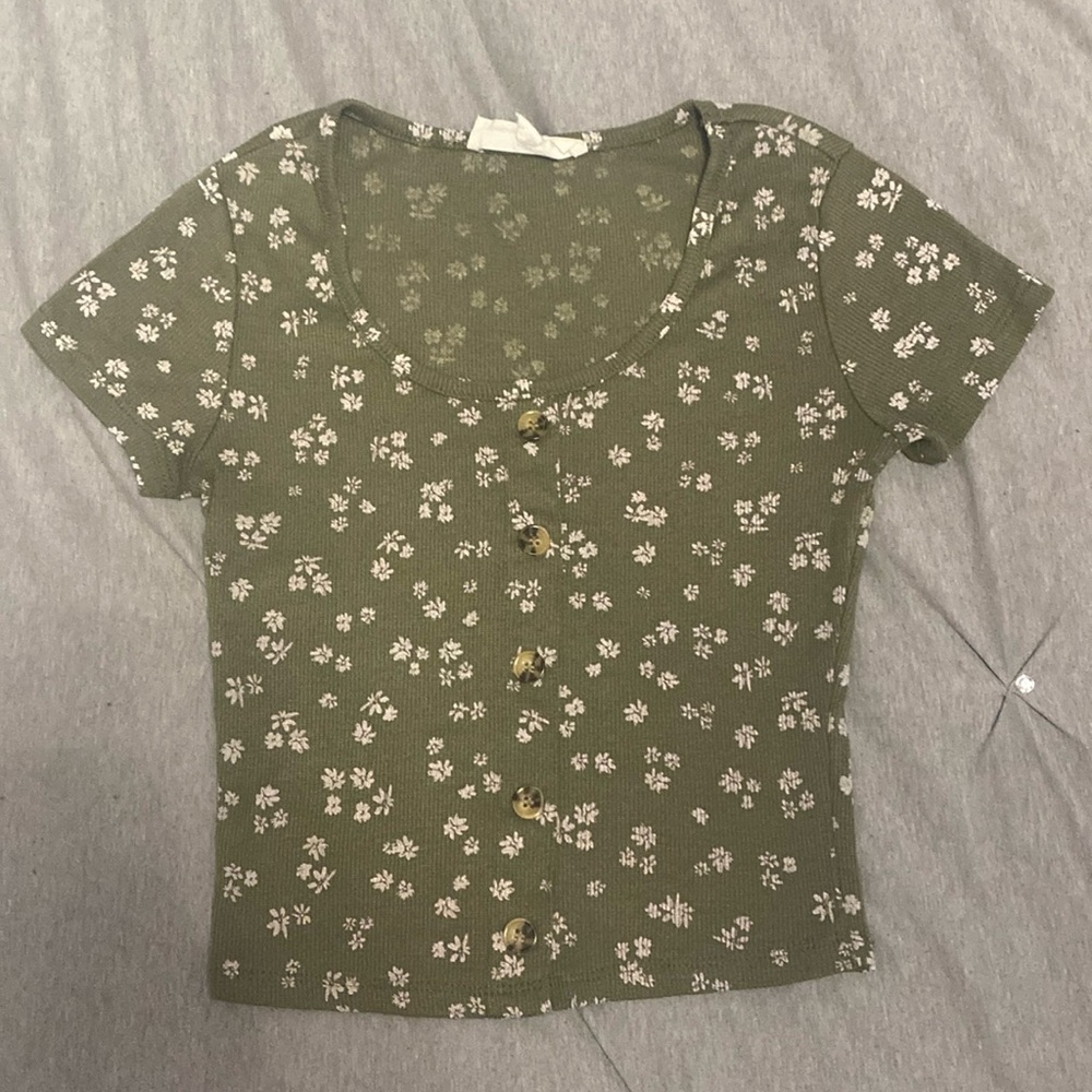 Adorable cropped tee